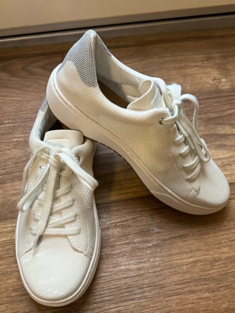 NWT Söfft White Waylyn Ladies Sneakers in Size 8.5 - Picture 8 of 15